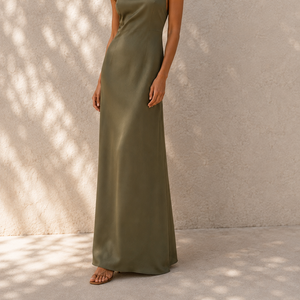 Un vestido simple, sin movimientos ni abertura